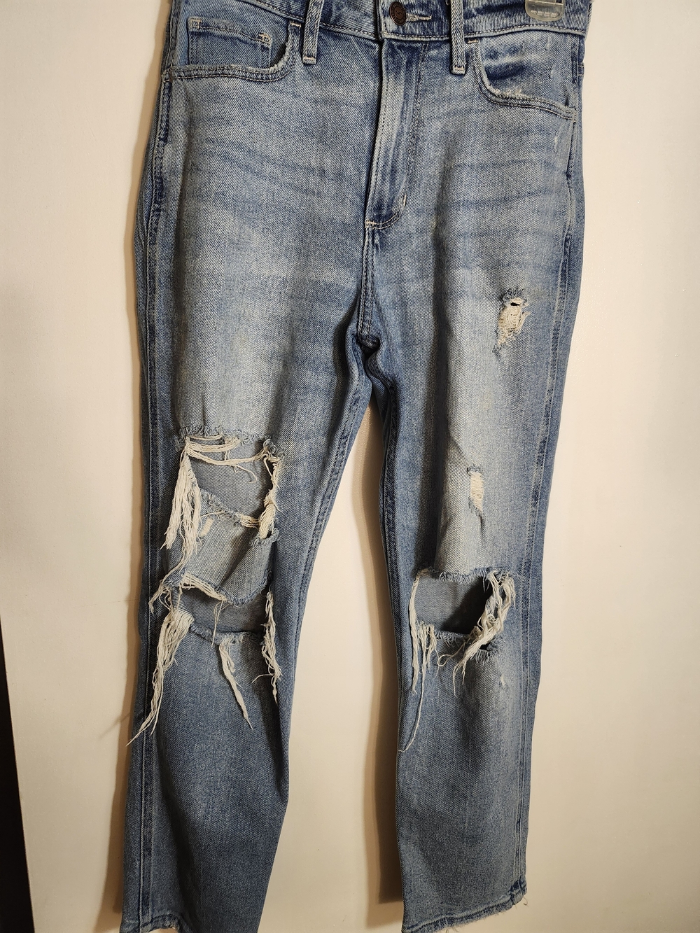 Hollister Women's Blue Jeans - Curvy High-Rise Mom Jeans - Size W24 L25